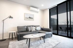 Hurstville温馨舒适公寓。走路1分钟到火车站，周围大型超市，大型商场，电影院，美食街环绕。