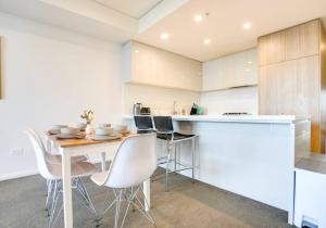 Hurstville温馨舒适公寓。走路1分钟到火车站，周围大型超市，大型商场，电影院，美食街环绕。