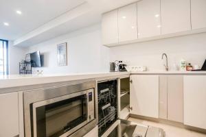 Hurstville温馨舒适公寓。走路1分钟到火车站，周围大型超市，大型商场，电影院，美食街环绕。