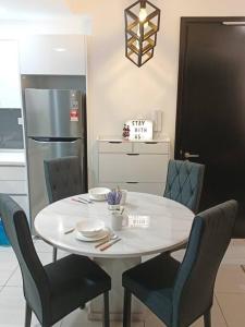 Almas suites Lavender Netflix 100mbps By STAY