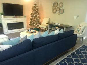 Walk to the Beach with Deck, Fireplace, BBQ Grill, Boat Ramp & Office