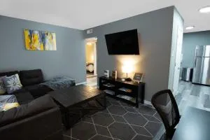 604 1 Two Bedroom One Bath with King near Main Street - St. Charles