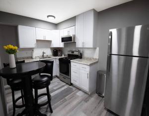 604 1 Two Bedroom One Bath with King near Main Street