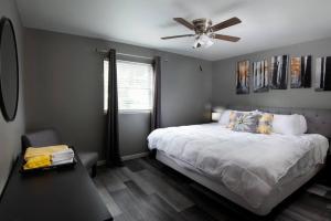 604 1 Two Bedroom One Bath with King near Main Street