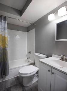 604 1 Two Bedroom One Bath with King near Main Street