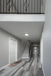 604 1 Two Bedroom One Bath with King near Main Street