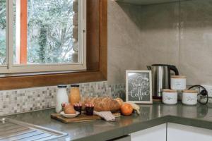 Olinda Nature Retreat 4 Bed 3Bth House Fire, Bath