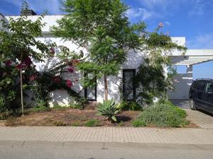 Family house with nice garden 10min from Sanlúcar