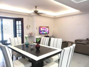 Jb City 5 Bedroom semi-d Near ksl,mid valley ,berjaya waterfront