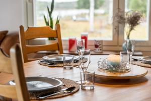 Lapland Sunrise Cottage with lakefront Sauna