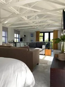 Cozy spacious loft on 4th Avenue - Melkbosstrand
