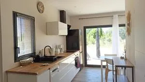 Maison d'hôtes calme proche village - Flassan