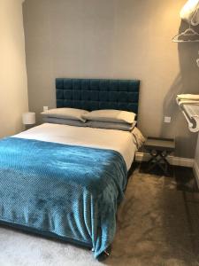 Unique one bed contemporary bungalow town centre