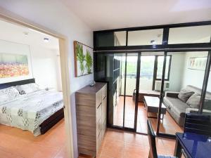 Condo Near SM with Free Parking Pool WIFI and Netflix