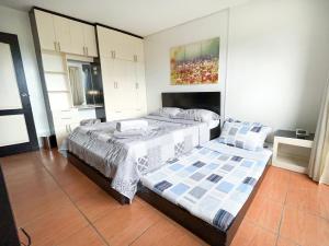 Condo Near SM with Free Parking Pool WIFI and Netflix