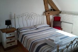 Maisons de vacances Charming 2-Bed Cottage within Barn in Merinchal : photos des chambres