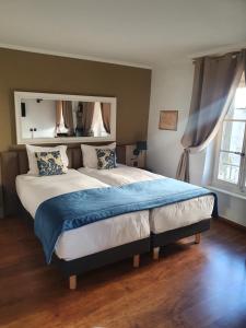 Triple Room room in L'Hôtel by Hostellerie du Château