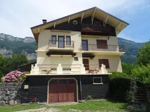 Au pied du Pertuiset - 勒·维威恩斯·杜·拉克