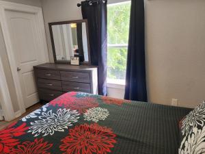 Luxury House Medical CenterDowntownEVParking