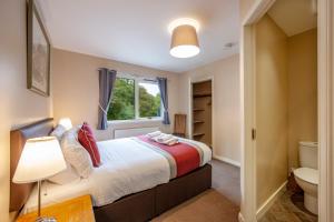 Wildwood Cottage with Hot Tub