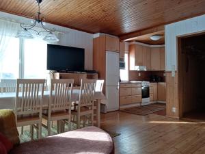 Fishing Cottage Villa Niemelä on the lake Simpele with jacuzzi