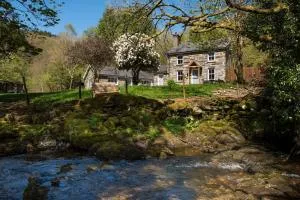 Luxurious Riverside Cottage in Snowdonia National Park - Ffestiniog