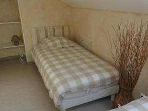 Maisons de vacances Gite Charroux - Allier, 4 pieces, 7 personnes - FR-1-489-271 : photos des chambres