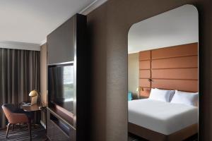 Superior King Room room in Mercure Sydney Parramatta
