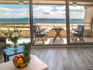 Spacieux studio terrasse, mer à 700m commerces, parking privé, Wi-Fi inclu - FR-1-349-116