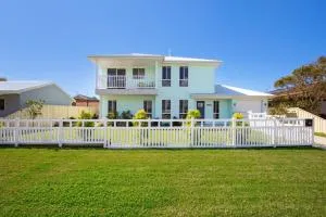 Ours and Yours 5 Mins Walk to Beach - Pyree