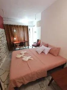 Lonos Circle Terrace view - Gutivan