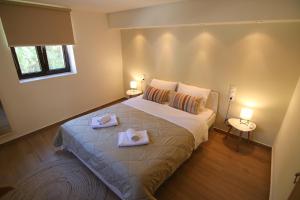 The house under the rocks of Meteora 2