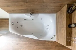 Prabangūs apartamentai su džiakuzi (Jacuzzi) - Ginduliai