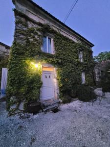 Maisons de vacances Authentiek landhuis met zwembad in Dordogne. : photos des chambres