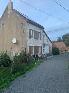 Busset Liages situé dans le Bourbonnais 1 chambres lit double et un clic clac - Ris