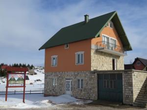 Double Room with Balcony and Shared Bathroom room in Rooms and Bungalows Sreten Žugić