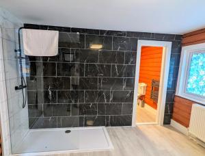 Kaoglen Doe-Feature Bathroom-Cairngorms-Pets Allowed