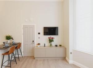 Superb Studio in premium street South Ken
