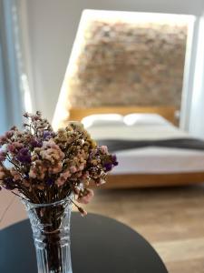 KONIs Studio Apartments