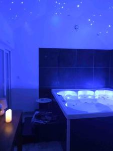 Maisons de vacances Maison de charme avec jacuzzi. : photos des chambres