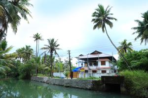 Water Gate Tourist Home and Resorts
