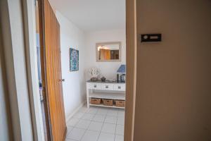 Appartements NEW LE SUNRISE Acces Plage- Spacieux-2 Terrasses-Wifi - CONFORT - CoHoteConciergerieLaGrandeMotte : photos des chambres