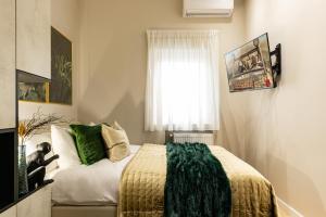 Qult - Monkey Business