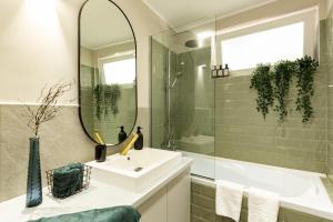 Qult - Monkey Business