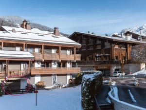 Appartement 3 pièces, terrasse, animaux admis, garage, centre village - FR-1-304-191