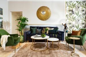 Qult - Monkey Business