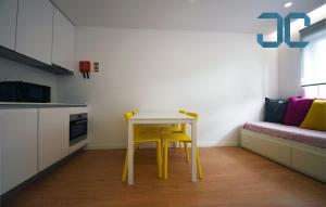 Sogra Apartment by JC with Balcony