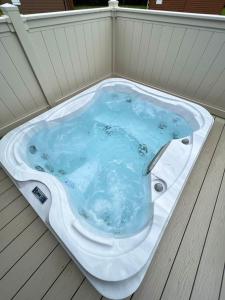 Chestnut Lodge With Hot Tub