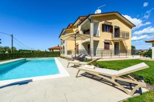 Apartment with pool, Silvia II 