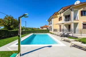 Apartment with pool, Silvia II